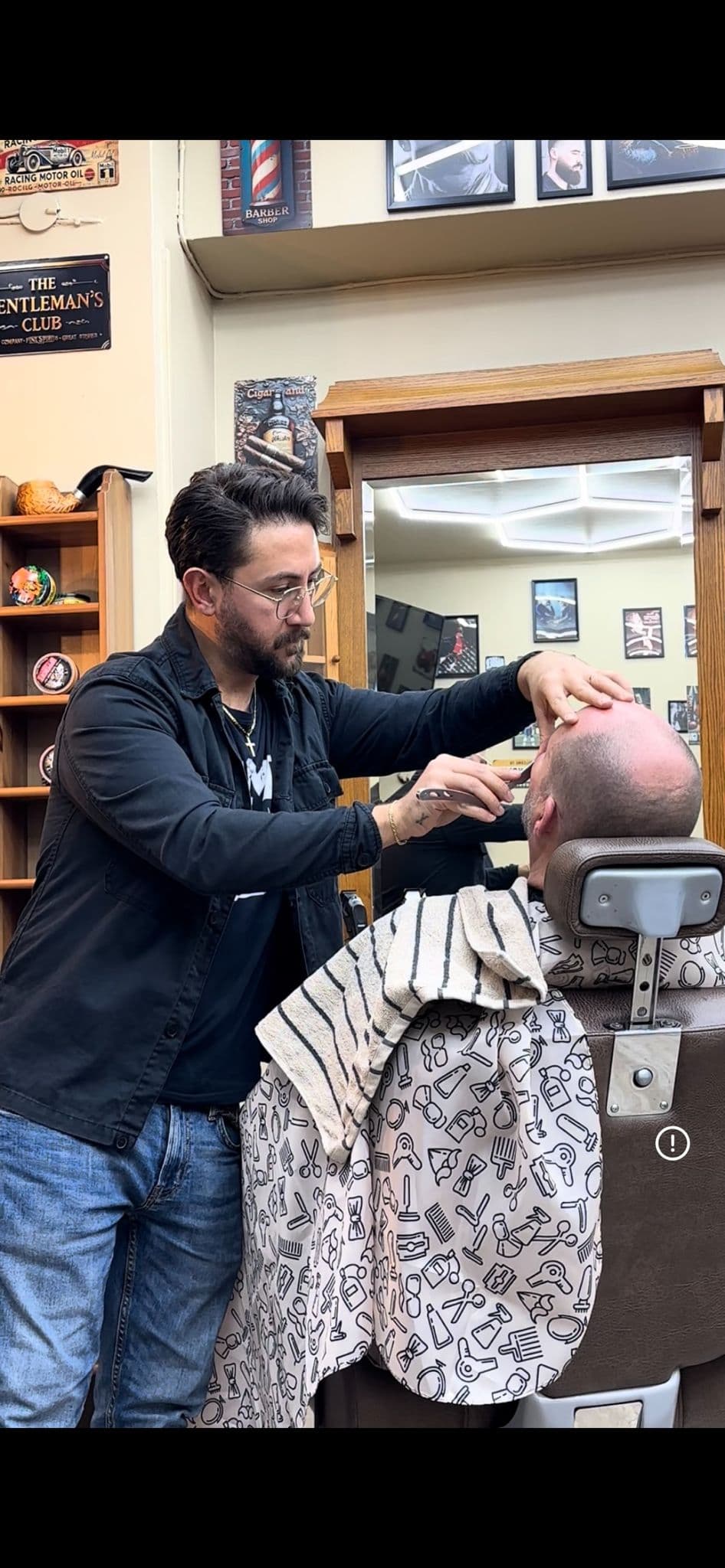 Klippning och skägg hos Raffi's Barbershop (5)