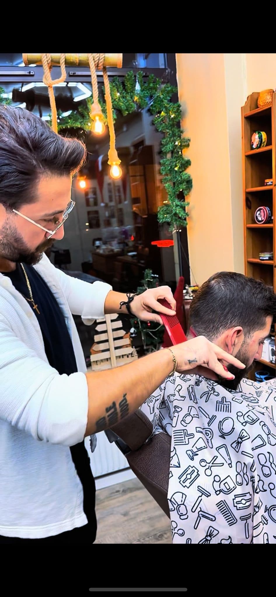 Klippning och skägg hos Raffi's Barbershop (6)