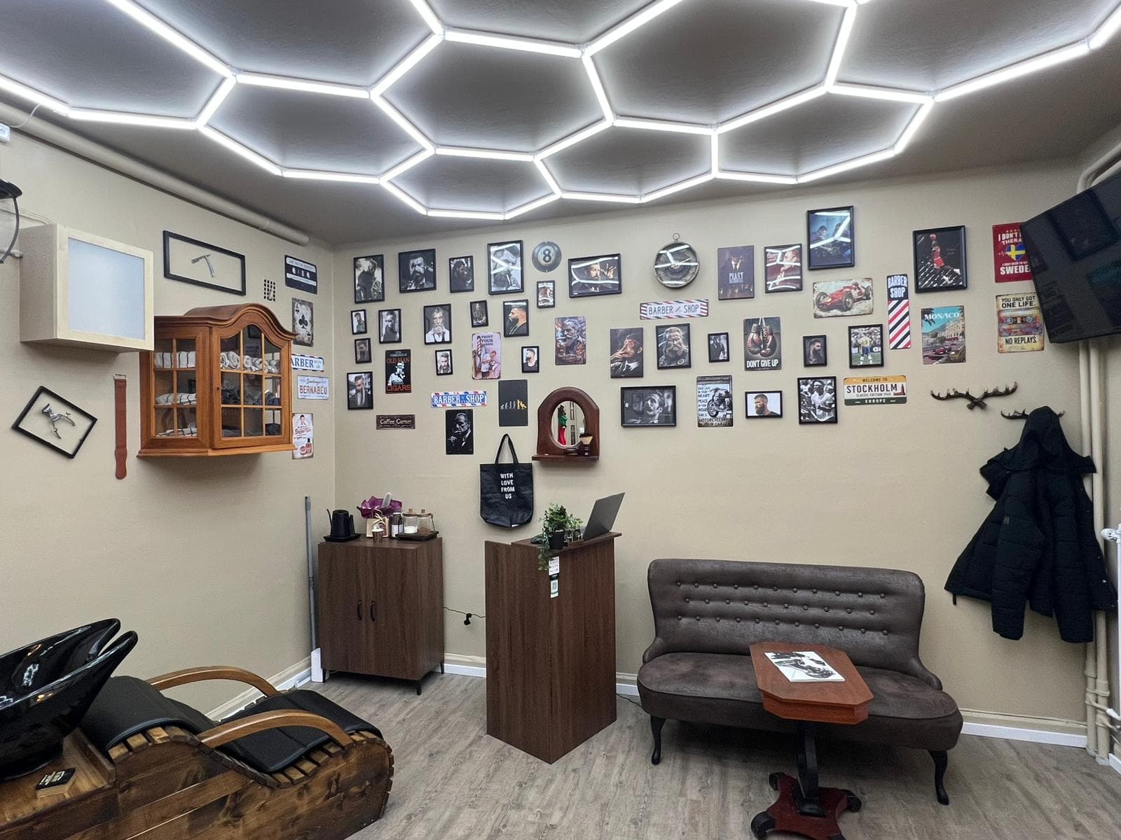 Klippning och skägg hos Raffi's Barbershop (11)