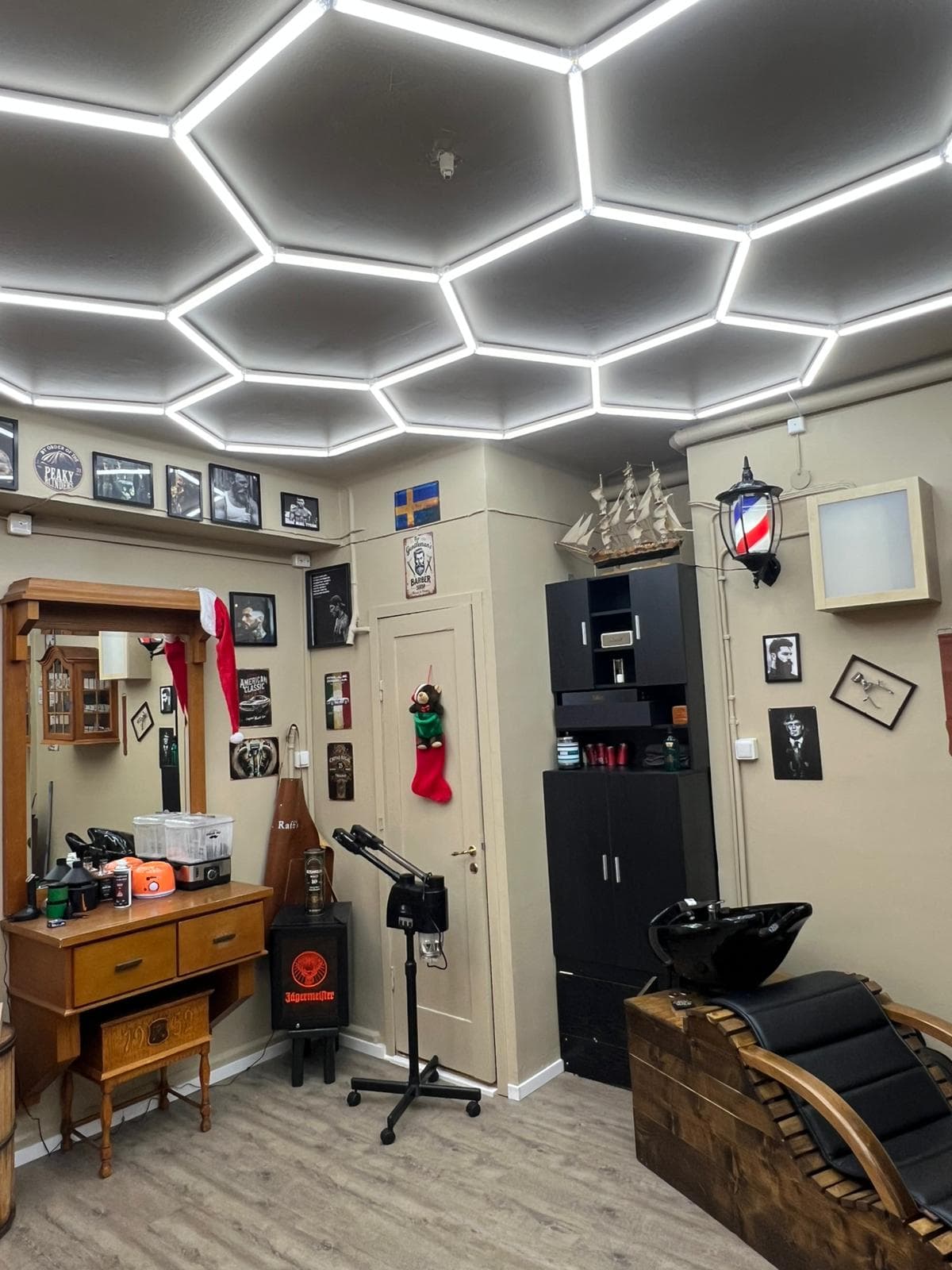 Klippning och skägg hos Raffi's Barbershop (12)